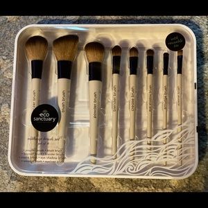 Brand New Makeup brush set!